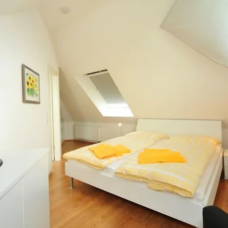 Huehnergott Apartment *